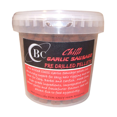 Пелетс Cotswold Baits Chilli Garlic Sausage Pre Drilled Pellets 22mm, 850mll Pot CB0533 (перец чеснок колбаса)