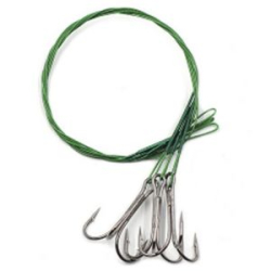 Поводок стальной NAMAZU Leader 1х7 Nylon Coated Green, d-0,42 мм, L-40 см, с тройным крючком 35647 R